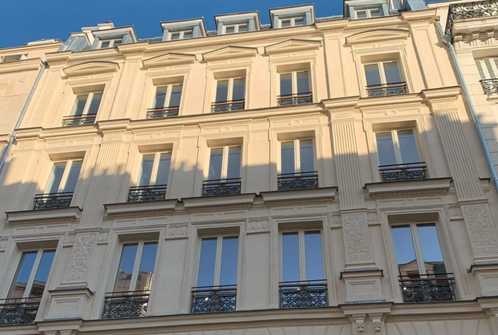 Réhabilitation complète d'un immeuble. Ravalement entier